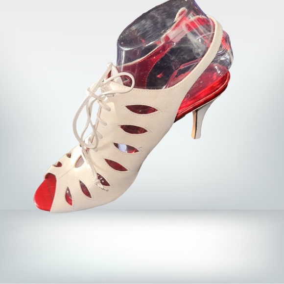 Donald Pliner Premium, made in mountains of Italy NWT size 8 - Picture 1 of 10